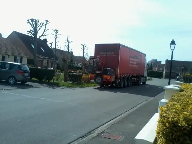 sotransbois vrachtwagen met vorkheftruck