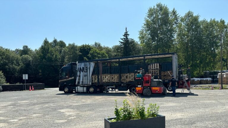 camion palettes 2m3 avec grandes bâches