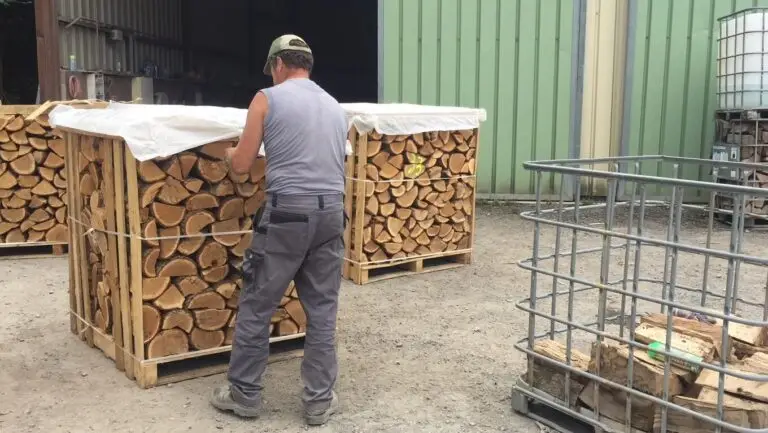 1,65m³ met dekzeil bedekte pallets